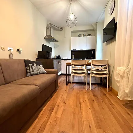 Alley Apartment Como