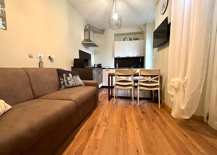 Alley Apartment Como